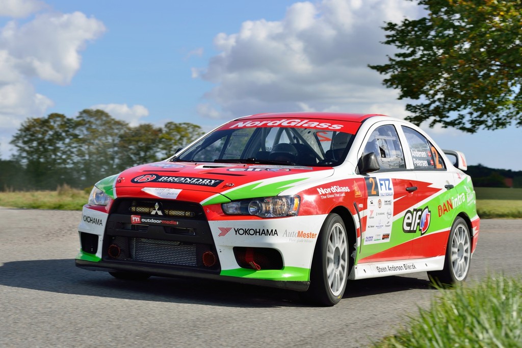 Selv om der var mange hurtige strækninger i Rally Roskilde, bød løbet også på krævende sving, og det var lige mad for Steen Andersens Mitsubishi Lancer
(Foto: Michael Eisenberg)